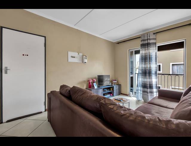 2 BEDROOM APARTMENT FOR SALE IN FERNDALE